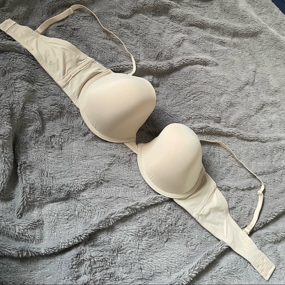 Strapless convertible bra